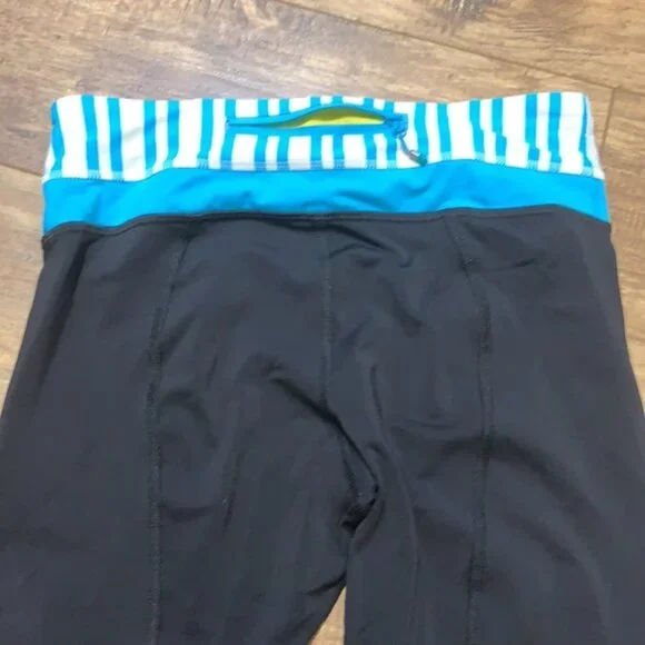 Lululemon capris blue and white waist band - Picture 8 of 9